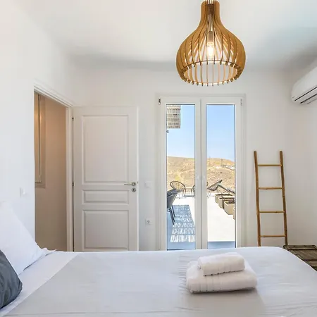 Willa Mykonos & *